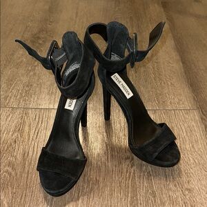 Steve Madden suede heels